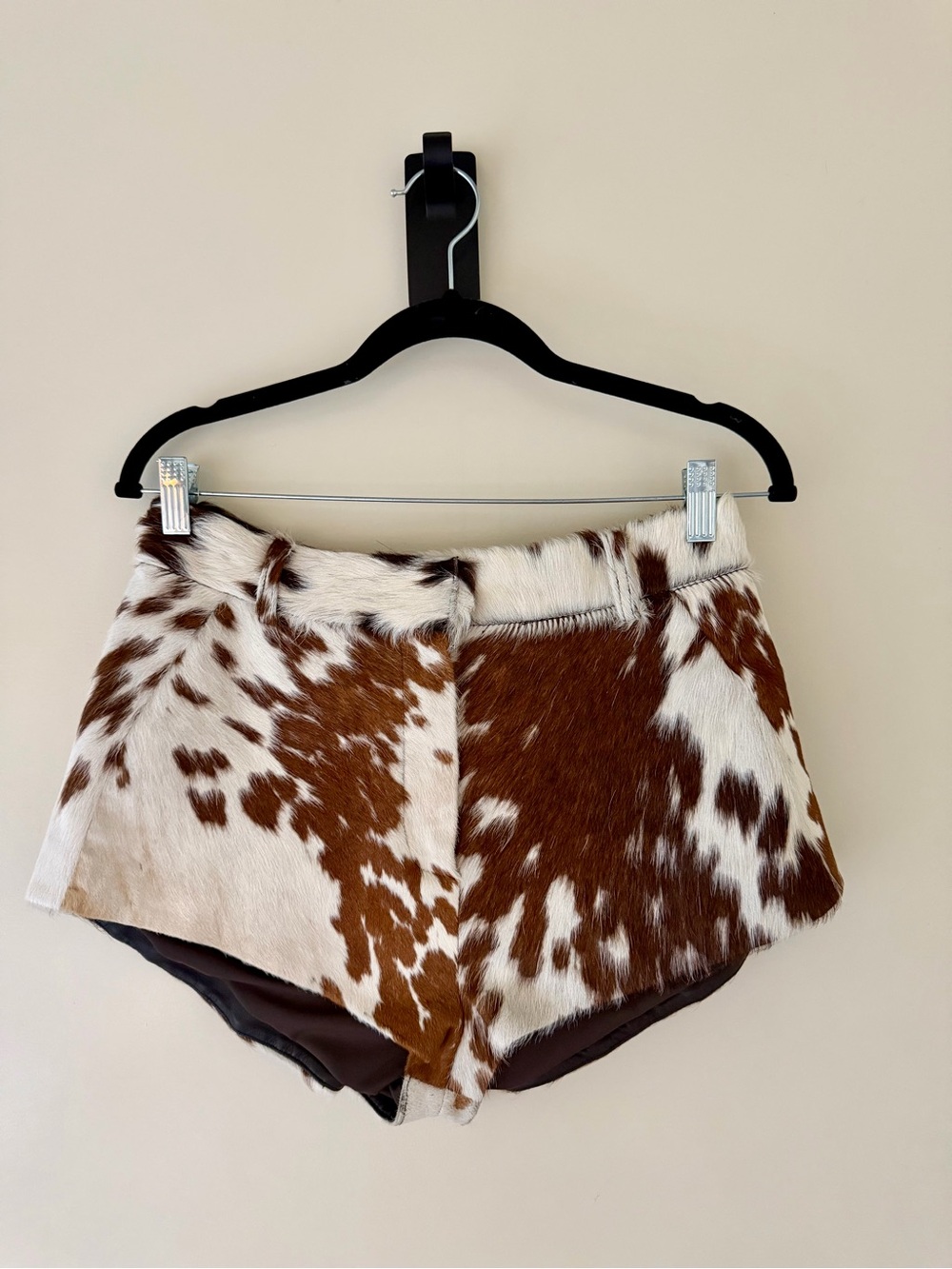 Lamarque x REVOLVE Abilene Short Brown
Cowhide High-Waist Shorts — Brown & White - Picture 2 of 12